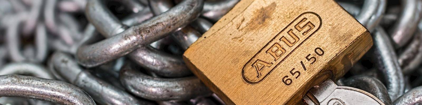 Hangslot met sleutel en ketting